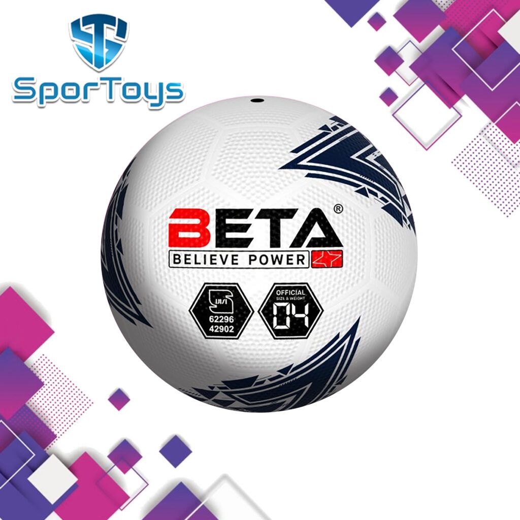 توپ فوتبال لاستیکی بتا سایز 4 از رویه ی سطحی با دوام تشکیلی شده و دارای سطی ضد آب،با دوام بالا و متخلخل دارد.متخلخل بودن رویه‌ی توپ‌های لاستیکی سطحی کاملاً غیر لغزنده پدید آورده است.در طراحی این توپ از تکرار اشکال هندسی مثلثی  استفاده شده که نشانگر  نماد سرعت و قدرت است.